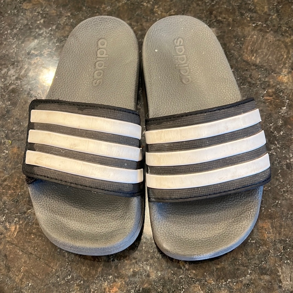 Size 12 little kid adidas slides